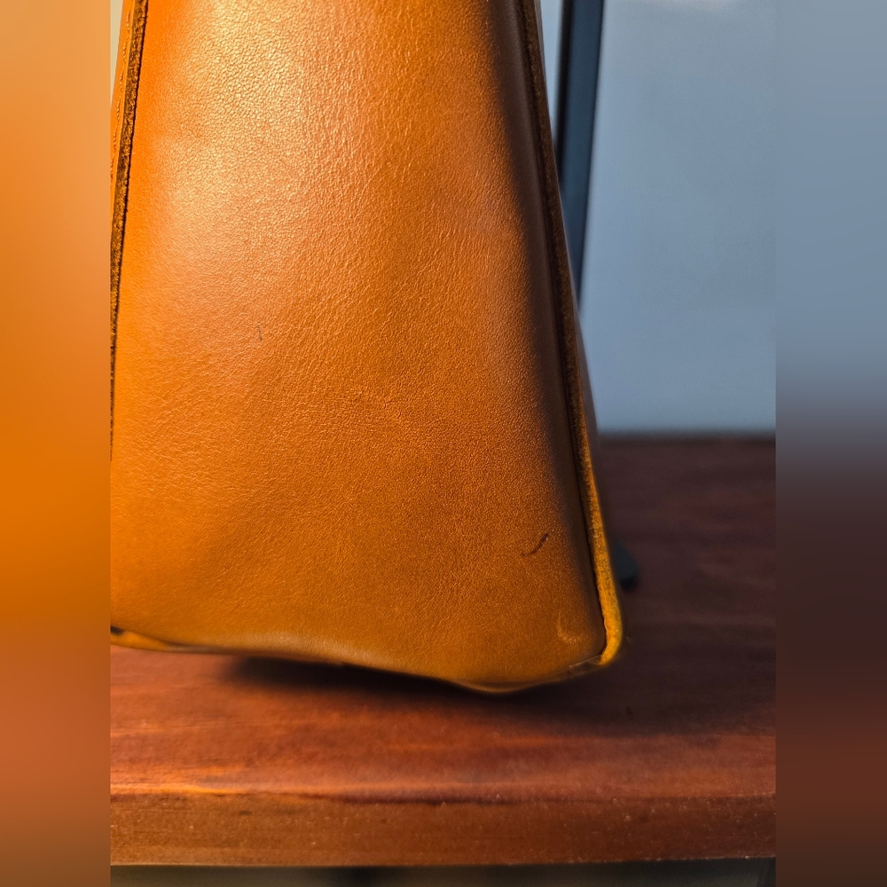 Portland Leather Tan Shoulder Bag - Picture 5 of 16